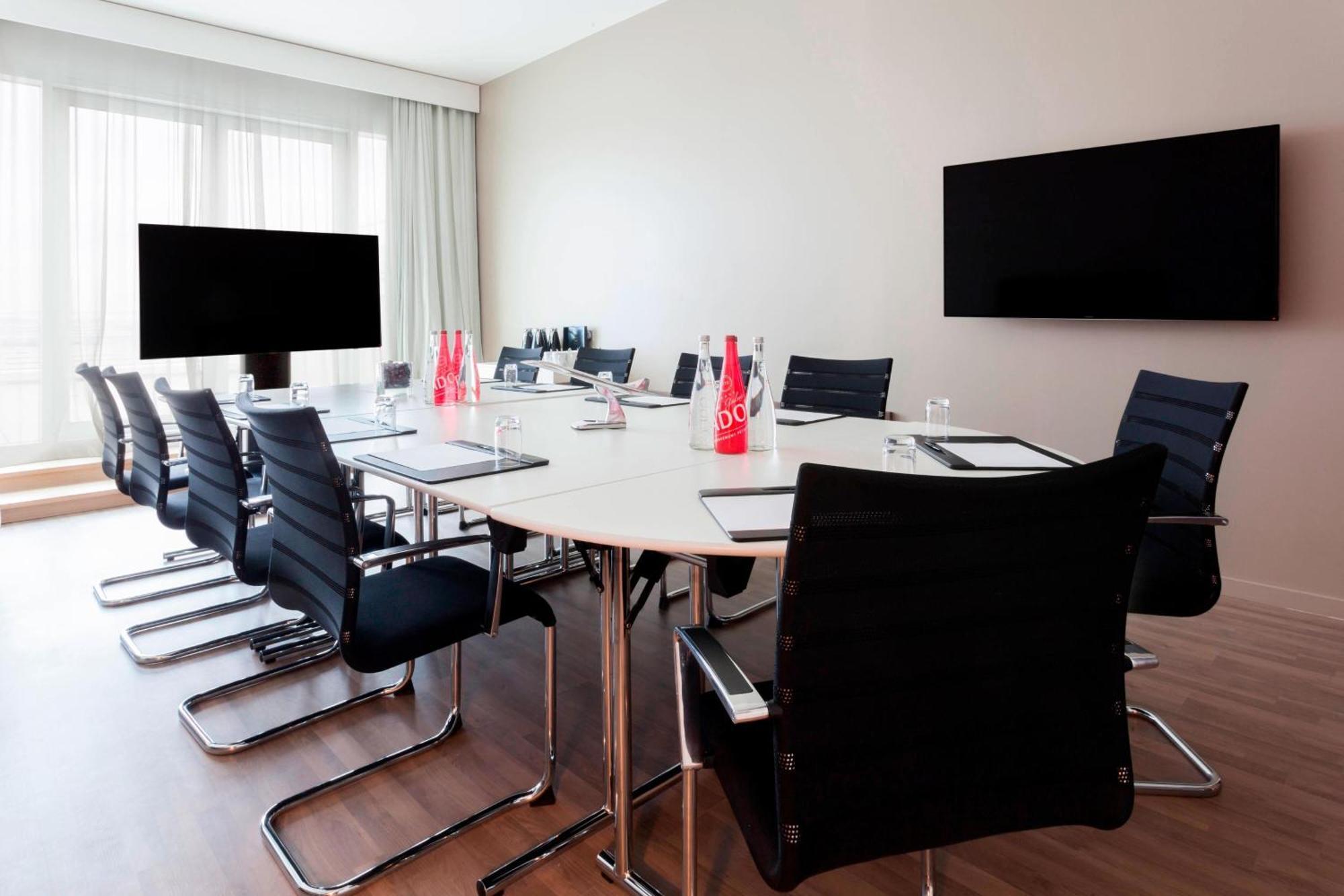 Ac Hotel By Marriott Paris Le Bourget Airport Dugny Kültér fotó
