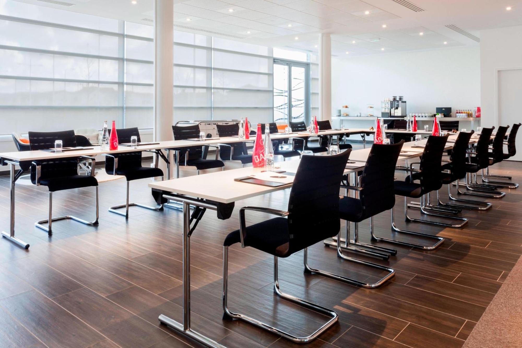 Ac Hotel By Marriott Paris Le Bourget Airport Dugny Kültér fotó
