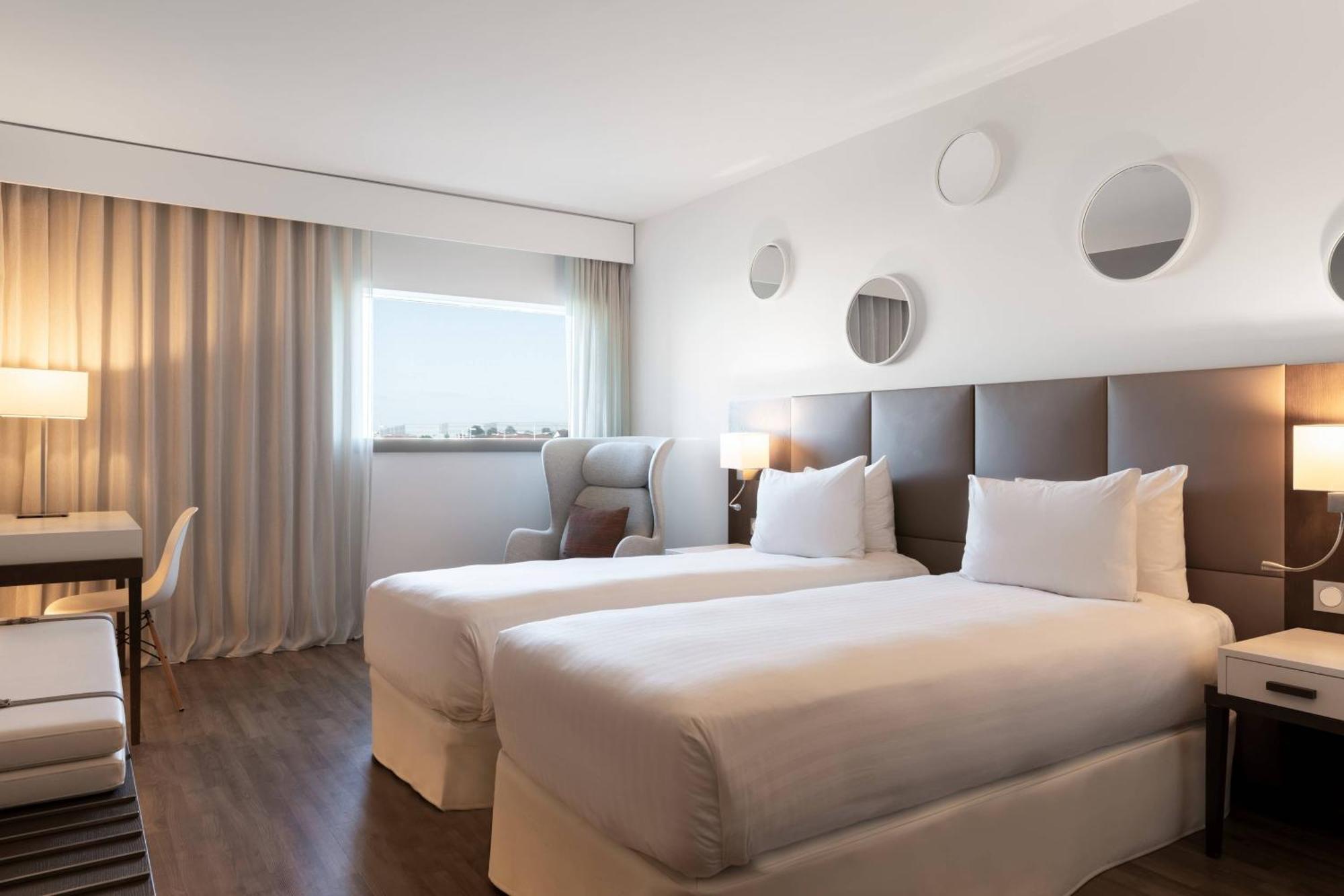 Ac Hotel By Marriott Paris Le Bourget Airport Dugny Kültér fotó